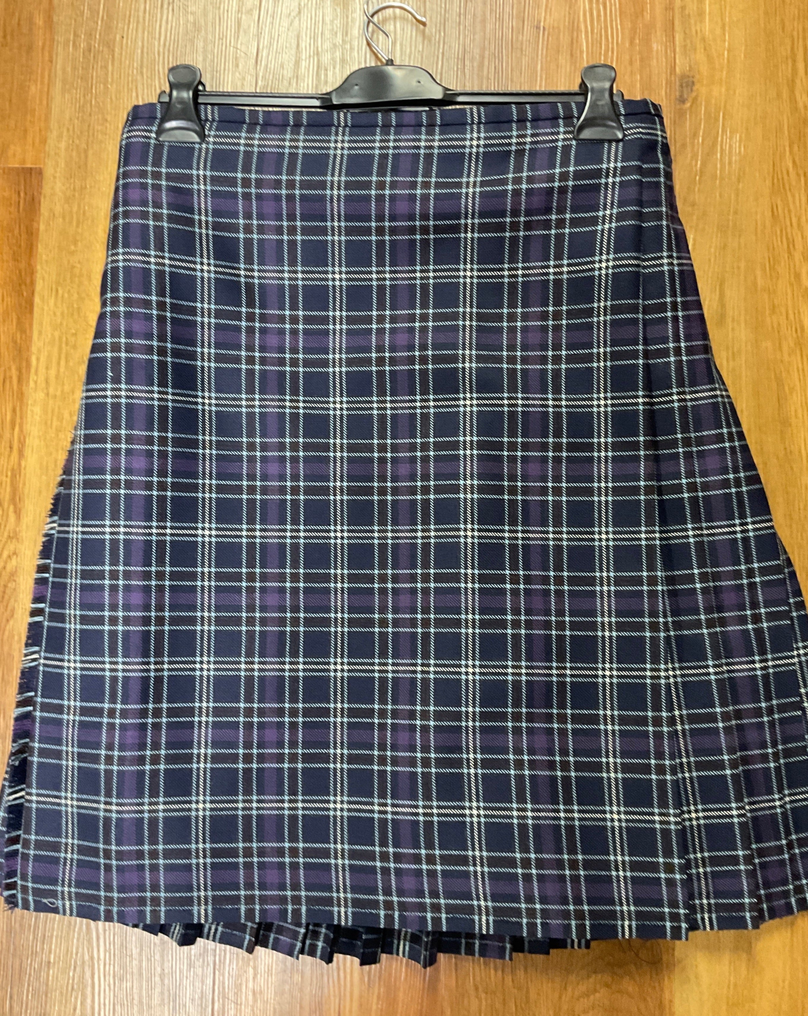 New Hebridean Loch tartan 8 Yard Kilt - 37 x 25