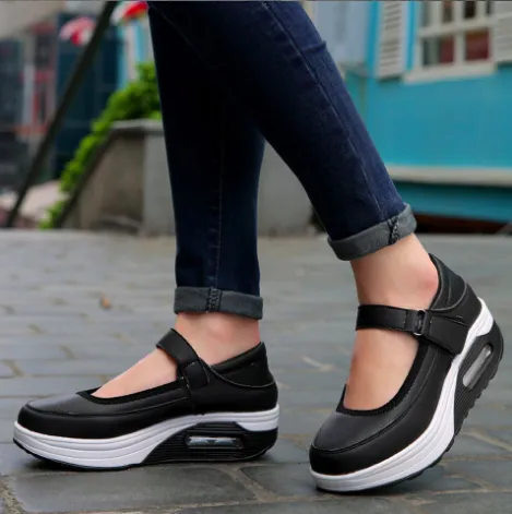 Women's Concise Style Slip-on Round Toe Solid Casual Platform Shoes